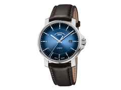 Mühle Glashütte 29er Casual Automatik Edelstahl 42,4mm blaues Zifferblatt braunes Lederband – Herrenuhren Uhr mit Datum aus Edelstahl und Leder. Das Gehäuse ist rund und silber. Das Lederarmband ist blau. Das Zifferblatt ist ein Index in braun.