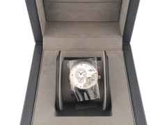 Glashütte Original PanoMaticInverse Automatik Rotgold 42mm silbernes Zifferblatt schwarzes Lederband 1-91-02-01-05-62 Full Set Occasion Refurbished – Herrenuhren Uhr mit Datum aus 750 Rotgold und 925 Silber. Das Gehäuse ist rund und rotgold. Das Lederarmband Kroko / Alligator ist schwarz. Das Zifferblatt ist ein Index in silber. – Ansicht 5