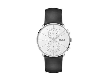 Junghans Meister fein Chronoscope MEGA Solar Funkuhr Edelstahl 39mm weißes Zifferblatt schwarzes Lederband – Herrenuhren Uhr mit Datum aus Edelstahl. Das Gehäuse ist rund und silber. Das Lederarmband ist schwarz. Das Zifferblatt ist ein Index in weiß.
