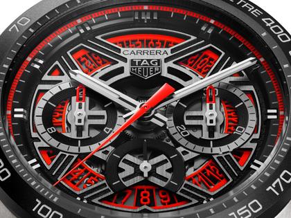 TAG Heuer Carrera Chronograph Extreme Sport Automatik Titan 44mm skelettiertes Zifferblatt Metallband – Herrenuhren Chronograph aus Keramik und Titan. Das Gehäuse ist rund und silber. Das Edelstahlarmband ist silber. Das Zifferblatt ist skelettiert und rot. – Ansicht 5