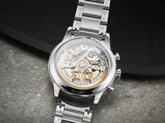 Glashütte Original Senator Chronograph Automatik Edelstahl 41mm weißes Zifferblatt Metallband – Herrenuhren Chronograph aus Edelstahl. Das Gehäuse ist rund und silber. Das Edelstahlarmband ist silber. Das Zifferblatt ist römisch Index und silber. – Ansicht 4