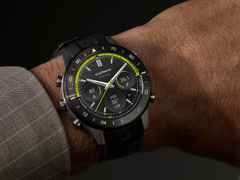Garmin MARQ Athlete Gen 3 Titan 47mm digitales Display schwarzes Kautschukband – Herrenuhren Uhr Multifunktion aus Kautschuk, Keramik und Titan. Das Gehäuse ist rund und grau. Das Kautschuk / Kunststoff / Silikon Armband ist schwarz. Der Zifferblatt ist digital. – Ansicht 8