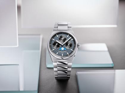 Frederique Constant Highlife Perpetual Calendar Manufacture Automatik Edelstahl 41mm blaues Zifferblatt Metallband – Herrenuhren Uhr mit Kalender aus Edelstahl. Das Gehäuse ist rund und silber. Das Edelstahlarmband ist silber. Das Zifferblatt ist ein Index in blau. – Ansicht 4