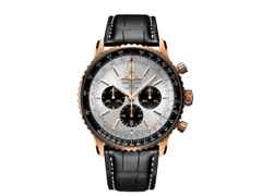 Breitling Navitimer B01 Chronograph 46 Rotgold silbernes Zifferblatt schwarzes Lederband – Herrenuhren Chronograph aus 750 Rotgold. Das Gehäuse ist rund und roségold. Das Lederarmband Kroko / Alligator ist schwarz. Das Zifferblatt ist ein Index in silber.