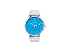 Nomos Glashütte Ahoi neomatik Signalblau Automatik Edelstahl 36mm blaues Zifferblatt Metallband – Damenuhren Uhr ohne Datum aus Edelstahl. Das Gehäuse ist rund und silber. Das Edelstahlarmband ist silber. Das Zifferblatt ist arabisch Index und blau.