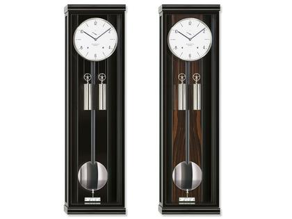Erwin Sattler Seilzug Regulator Wanduhr Classica S 100 M schwarz – Großuhren Wanduhr aus . Das Gehäuse ist rechteckig und schwarz. Das Zifferblatt ist arabisch Index und weiß. – Ansicht 4