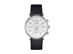 Junghans FORM C Chronograph Quarz Edelstahl 40mm silbernes Zifferblatt schwarzes Lederband – Herrenuhren Chronograph aus Edelstahl. Das Gehäuse ist rund und silber. Das Lederarmband ist schwarz. Das Zifferblatt ist arabisch und silber.