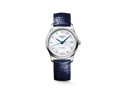 Longines Master Collection Automatik Edelstahl 34mm weißes Perlmutt-Zifferblatt mit Diamanten blaues Lederband – Damenuhren Uhr mit Datum aus Edelstahl und Leder. Das Gehäuse ist rund und silber. Das Lederarmband Kroko / Alligator ist blau. Das Zifferblatt ist ein Index in weiß.