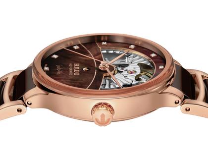 Rado Centrix Diamonds Automatik Open Heart Edelstahl Roségold-PVD 35mm braunes Zifferblatt mit Brillanten Metallband – Damenuhren Uhr ohne Datum aus Edelstahl, Keramik und PVD beschichtet. Das Gehäuse ist rund und roségold. Das Keramikarmband ist braun. Das Zifferblatt ist ein Index in braun. – Ansicht 3