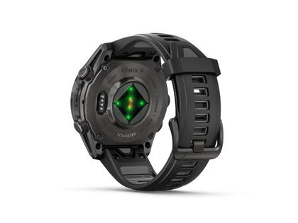 Garmin fenix 8 43mm AMOLED faserverstärktes Polymer Edelstahl titangrau beschichtet schwarzes Kautschukband – Damenuhren Uhr Multifunktion aus DLC beschichtet, Edelstahl und Kautschuk. Das Gehäuse ist rund und schwarz. Das Kautschuk / Kunststoff / Silikon Armband ist schwarz. Das Zifferblatt ist digital und schwarz. – Ansicht 4