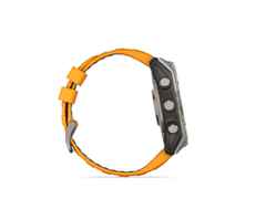 Garmin fenix 8 51mm AMOLED faserverstärktes Polymer Titan graphitfarben beschichtet oranges Kautschukband – Herrenuhren Uhr Multifunktion aus DLC beschichtet, Kautschuk und Titan. Das Gehäuse ist rund und grau. Das Kautschuk / Kunststoff / Silikon Armband ist orange. Das Zifferblatt ist digital und schwarz. – Ansicht 7
