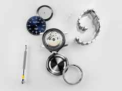 MeisterSinger Unomat Automatik Edelstahl schwarzes Zifferblatt Edelstahlband – Herrenuhren Uhr mit Datum aus Edelstahl und Eisen. Das Gehäuse ist rund und silber. Das Edelstahlarmband ist silber. Das Zifferblatt ist arabisch Index und schwarz. – Ansicht 3