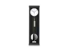 Erwin Sattler Seilzug Regulator Wanduhr Classica 60 M schwarz – Großuhren Wanduhr aus . Das Gehäuse ist rechteckig und schwarz. Das Zifferblatt ist arabisch Index und weiß.