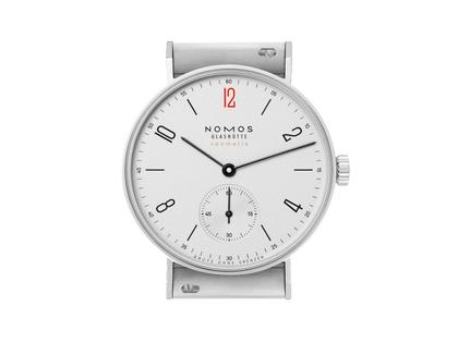 Nomos Glashütte Tangente 35 neomatik Ärzte ohne Grenzen Automatik Edelstahl 35mm weißes Zifferblatt Metallband – Damenuhren Uhr ohne Datum aus Edelstahl. Das Gehäuse ist rund und silber. Das Edelstahlarmband ist schwarz. Das Zifferblatt ist arabisch Index und silber. – Ansicht 2