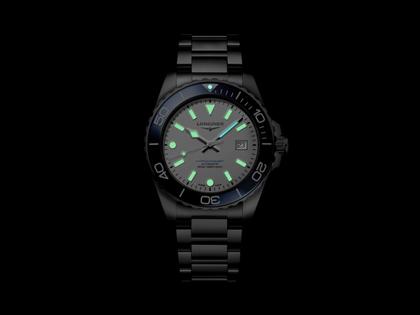 Longines HydroConquest Sylt Edition 2026 Automatik Edelstahl 39mm weißes Zifferblatt Metallband – Herrenuhren Uhr mit Datum aus Edelstahl und Keramik. Das Gehäuse ist rund und silber. Das Edelstahlarmband ist silber. Das Zifferblatt ist ein Index in weiß. – Ansicht 8
