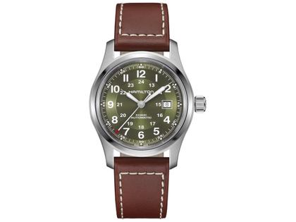 Herrenuhren Uhr ohne Datum aus Edelstahl und Leder. Das Gehäuse ist rund und silber. Das Lederarmband ist braun. Das Zifferblatt ist arabisch und grün.