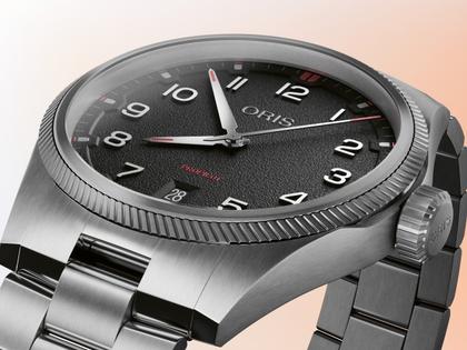 Oris ProPilot Date Automatik Edelstahl 41mm schwarzes Zifferblatt Metallband – Herrenuhren Uhr mit Datum aus Edelstahl. Das Gehäuse ist rund und silber. Das Edelstahlarmband ist silber. Das Zifferblatt ist arabisch und schwarz. – Ansicht 6