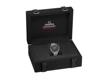 Omega Speedmaster Moonwatch Professional Chronograph Hesalitglas Handaufzug Edelstahl 42mm schwarzes Zifferblatt Metallband – Herrenuhren Chronograph aus Edelstahl und eloxiertes Aluminium. Das Gehäuse ist rund und silber. Das Edelstahlarmband ist silber. Das Zifferblatt ist ein Index in schwarz. – Ansicht 3