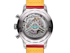 Breitling Top Time B01 Ford Thunderbird Automatik Edelstahl 41mm weißes Zifferblatt rotes Lederband – Herrenuhren Chronograph aus Edelstahl. Das Gehäuse ist rund und silber. Das Lederarmband ist rot. Das Zifferblatt ist ein Index in weiß. – Ansicht 3
