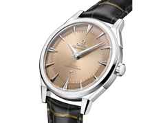 Omega Constellation Observatory Automatik Platin 39mm goldenes Zifferblatt schwarzes Lederband – Herrenuhren Uhr ohne Datum aus 750 Weißgold, 950 Platin, Leder und PVD beschichtet. Das Gehäuse ist rund und silber. Das Lederarmband Kroko / Alligator ist schwarz. Das Zifferblatt ist ein Index in gelbgold. – Ansicht 2