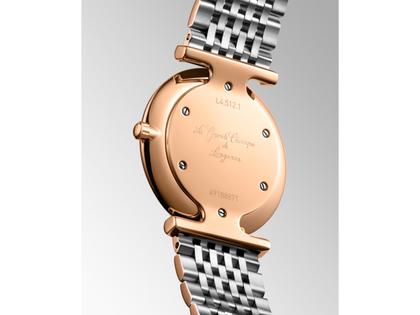 Longines La Grande Classique Quarz Edelstahl 29mm braunes Zifferblatt mit Diamanten Metallband – Damenuhren Uhr ohne Datum aus Edelstahl und PVD beschichtet. Das Gehäuse ist rund und roségold. Das Edelstahlarmband ist silber-gelbgold. Das Zifferblatt ist ein Index in braun. – Ansicht 3