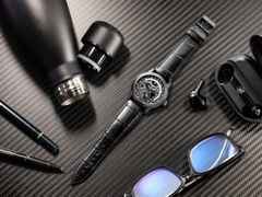 Frederique Constant Classics Worldtimer GMT Manufacture Automatik Edelstahl Schwarz-PVD 42mm schwarzes Zifferblatt schwarzes Lederband Limited Edition – Herrenuhren Uhr mit Datum aus Edelstahl und PVD beschichtet. Das Gehäuse ist rund und schwarz. Das Lederarmband Kroko / Alligator ist schwarz. Das Zifferblatt ist ein Index in schwarz. – Ansicht 5