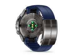 Garmin MARQ Diver Gen 3 Titan 47mm digitales Display blaues Kautschukband – Herrenuhren Uhr Multifunktion aus Kautschuk, Keramik und Titan. Das Gehäuse ist rund und grau. Das Kautschuk / Kunststoff / Silikon Armband ist blau. Der Zifferblatt ist digital. – Ansicht 4