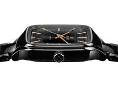 Rado True Square Automatic Keramik schwarz 38mm Keramikband schwarz – Damenuhren Uhr mit Datum aus Keramik und Titan. Das Gehäuse ist quadratisch und schwarz. Das Keramikarmband ist schwarz. Das Zifferblatt ist ein Index in schwarz. – Ansicht 3