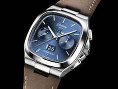 Glashütte Original Seventies Chronograph Panoramadatum Automatik Edelstahl 40mm blaues Zifferblatt braunes Lederband – Herrenuhren Chronograph aus Edelstahl. Das Gehäuse ist quadratisch und silber. Das Lederarmband ist braun. Das Zifferblatt ist ein Index in blau. – Ansicht 2