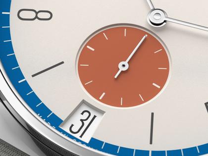 Nomos Glashütte Tangente 38 Datum "175 Years Watchmaking - Zirkus" Handaufzug Edelstahl cremeweißes Zifferblatt graues Textilband Glasboden – Herrenuhren Uhr mit Datum aus Edelstahl. Das Gehäuse ist rund und silber. Das Textilarmband ist grau. Das Zifferblatt ist arabisch Index und beige. – Ansicht 5