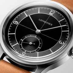 Longines Sector Dial Automatik Edelstahl 38,5mm graues Zifferblatt braunes Lederband – Herrenuhren Uhr ohne Datum aus Edelstahl. Das Gehäuse ist rund und silber. Das Lederarmband ist braun. Das Zifferblatt ist arabisch Index und grau. – Ansicht 2