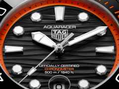 TAG Heuer Aquaracer Professional 500 Date Automatik Titan 42mm schwarzes Zifferblatt Metallband limitiert – Herrenuhren Uhr mit Datum aus Keramik und Titan. Das Gehäuse ist rund und silber. Das Titanarmband ist silber. Das Zifferblatt ist ein Index in schwarz. – Ansicht 2