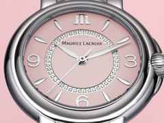 Maurice Lacroix Fiaba Colours Edition Quarz Edelstahl 32mm rosanes Zifferblatt Metallband – Damenuhren Uhr ohne Datum aus Edelstahl. Das Gehäuse ist rund und silber. Das Edelstahlarmband ist silber. Das Zifferblatt ist arabisch Index und rosa. – Ansicht 2