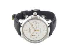 Glashütte Original Sixties Chronograph Automatik Edelstahl 42mm silbernes Zifferblatt schwarzes Lederband 1-39-34-03-22-04 Full Set Occasion Refurbished – Herrenuhren Chronograph aus Edelstahl und Leder. Das Gehäuse ist rund und silber. Das Lederarmband Kroko / Alligator ist schwarz. Das Zifferblatt ist arabisch Index und silber.