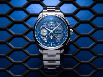 Union Glashütte Belisar Chronograph Mondphase Automatik Edelstahl 42mm blaues Zifferblatt Metallband – Herrenuhren Chronograph aus Edelstahl. Das Gehäuse ist rund und silber. Das Edelstahlarmband ist silber. Das Zifferblatt ist arabisch Index und blau. – Ansicht 6