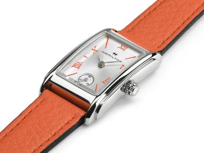 Hamilton Ardmore S Quarz Edelstahl silber Lederband orange – Damenuhren Uhr ohne Datum aus Edelstahl und Leder. Das Gehäuse ist rechteckig und silber. Das Lederarmband ist orange. Das Zifferblatt ist römisch und silber. – Ansicht 2