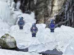 Montblanc 1858 Automatic Chronograph blau – Herrenuhren Chronograph aus Titan. Das Gehäuse ist rund und silber. Das Lederarmband ist blau. Das Zifferblatt ist arabisch Index und blau. – Ansicht 4