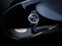 Frederique Constant Classics Moneta Moonphase Quarz 37mm blaues Zifferblatt blaues Lederband – Herrenuhren Uhr ohne Datum aus Edelstahl und Leder. Das Gehäuse ist rund und silber. Das Lederarmband ist blau. Das Zifferblatt ist ein Index in blau. – Ansicht 4