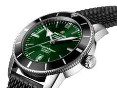 Breitling Superocean Heritage B20 Automatic 46 Edelstahl grünes Zifferblatt schwarzes Kautschukband – Herrenuhren Uhr mit Datum aus Edelstahl, Kautschuk und Keramik. Das Gehäuse ist rund und silber. Das Kautschuk / Kunststoff / Silikon Armband ist schwarz. Das Zifferblatt ist ein Index in grün. – Ansicht 2