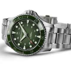 Hamilton Khaki Navy Scuba Automatic Edelstahl 43mm grünes Zifferblatt Metallband – Herrenuhren Uhr ohne Datum aus Edelstahl und Keramik. Das Gehäuse ist rund und silber. Das Edelstahlarmband ist silber. Das Zifferblatt ist arabisch Index und grün. – Ansicht 4