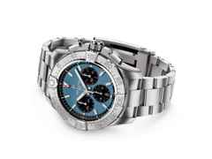 Breitling Avenger B01 Chronograph 44 Automatik Edelstahl blaues Zifferblatt Metallband – Herrenuhren Chronograph aus Edelstahl. Das Gehäuse ist rund und silber. Das Edelstahlarmband ist silber. Das Zifferblatt ist ein Index in blau. – Ansicht 3
