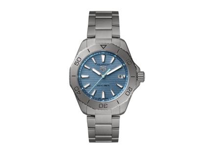 TAG Heuer Aquaracer Professional 200 Solargraph Titan 40mm blaues Zifferblatt Metallband – Herrenuhren Uhr mit Datum aus Titan. Das Gehäuse ist rund und grau. Das Titanarmband ist grau. Das Zifferblatt ist ein Index in blau.