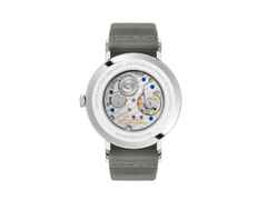 Nomos Glashütte Tangente 38 Datum "175 Years Watchmaking - Mauvegrün" Handaufzug Edelstahl violettes Zifferblatt graues Textilband Glasboden – Herrenuhren Uhr mit Datum aus Edelstahl. Das Gehäuse ist rund und silber. Das Textilarmband ist grau. Das Zifferblatt ist arabisch Index und lila. – Ansicht 2