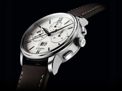 Glashütte Original Senator Chronograph Panoramadatum Automatik Edelstahl 42mm weißes Zifferblatt braunes Lederband – Herrenuhren Chronograph aus 950 Platin. Das Gehäuse ist rund und silber. Das Lederarmband ist braun. Das Zifferblatt ist römisch Index und weiß. – Ansicht 5