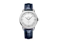 Omega Constellation Observatory Automatik Weißgold 39mm silbernes Zifferblatt blaues Lederband – Herrenuhren Uhr ohne Datum aus 750 Weißgold, Edelstahl und Leder. Das Gehäuse ist rund und silber. Das Lederarmband Kroko / Alligator ist blau. Das Zifferblatt ist ein Index in silber.