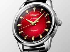 Longines Conquest Heritage "Year of the Snake" Limited Edition Automatik Edelstahl 40mm rotes Zifferblatt schwarzes Lederband – Herrenuhren Uhr ohne Datum aus Edelstahl. Das Gehäuse ist rund und silber. Das Lederarmband Kroko / Alligator ist schwarz. Das Zifferblatt ist ein Index in rot. – Ansicht 2