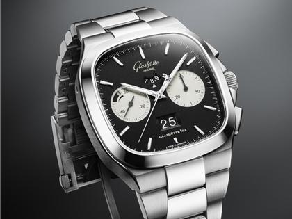 Glashütte Original Seventies Chronograph XV Limited Edition Automatik Edelstahl 40mm schwarzes Zifferblatt Metallband – Herrenuhren Chronograph aus 750 Weißgold und Edelstahl. Das Gehäuse ist quadratisch und silber. Das Edelstahlarmband ist silber. Das Zifferblatt ist ein Index in schwarz. – Ansicht 3