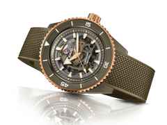 Rado Captain Cook High-Tech Ceramic Skeleton Automatik Keramik 43mm graues Zifferblatt olivgrünes Kautschukband – Herrenuhren Uhr ohne Datum aus Edelstahl, Kautschuk, Keramik, PVD beschichtet und Titan. Das Gehäuse ist rund und grau. Das Kautschuk / Kunststoff / Silikon Armband ist grau. Das Zifferblatt ist ein Index in grau. – Ansicht 4