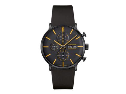 Junghans FORM A Chronoscope Automatik Edelstahl PVD-Schwarz 42mm schwarzes Zifferblatt schwarzes Lederband – Herrenuhren Chronograph aus Edelstahl, Leder und PVD beschichtet. Das Gehäuse ist rund und schwarz. Das Lederarmband ist schwarz. Das Zifferblatt ist ein Index in schwarz.