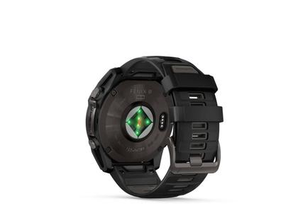 Garmin fenix 8 51mm Sapphire Solar faserverstärktes Polymer Titan carbongrau beschichtet schwarzes Kautschukband – Herrenuhren Uhr Multifunktion aus DLC beschichtet, Kautschuk und Titan. Das Gehäuse ist rund und grau. Das Kautschuk / Kunststoff / Silikon Armband ist schwarz. Das Zifferblatt ist digital und schwarz. – Ansicht 6